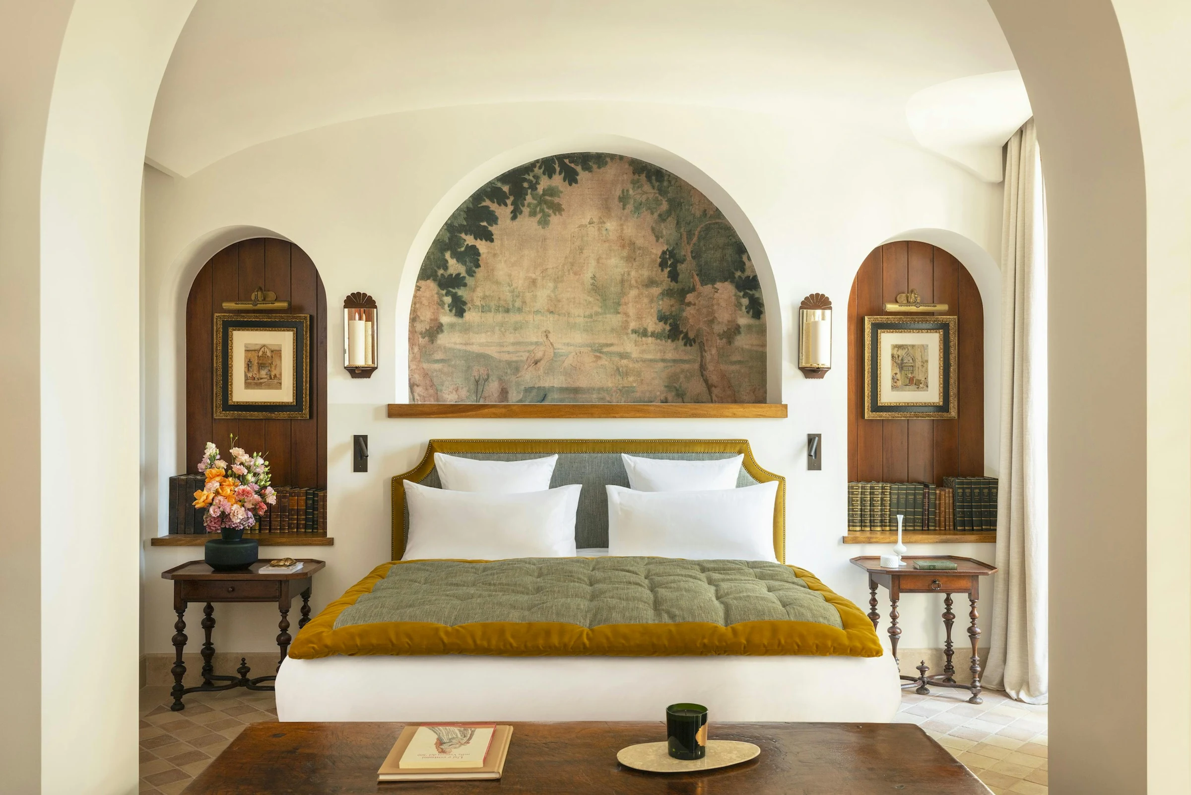 Airelles Venezia guest bedroom with arched alcove, hotel brand positioning
